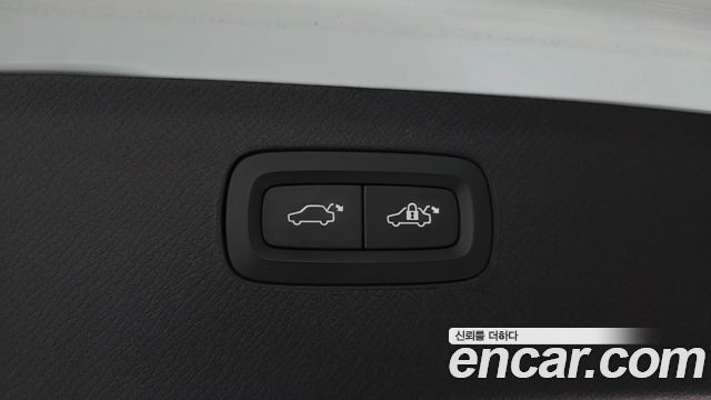 Volvo XC90 2018 — photo 33