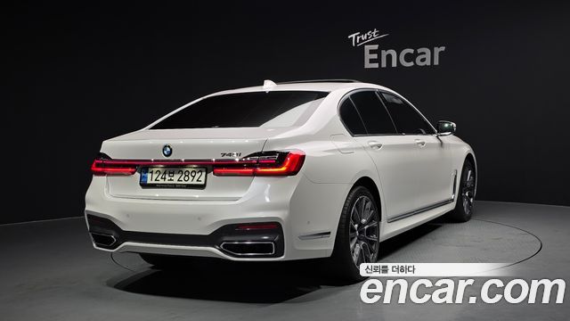 BMW 7-Series 2022 — photo 2