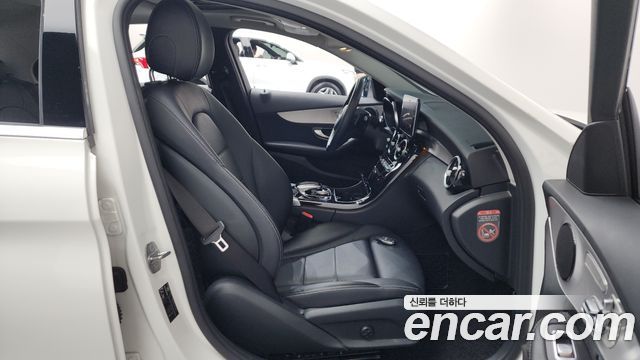 Mercedes-Benz C-Class 2018 — photo 17