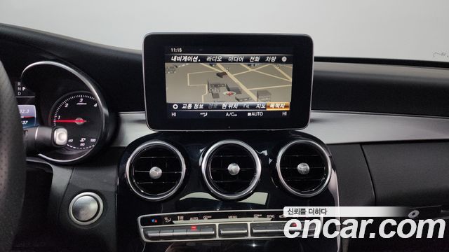 Mercedes-Benz C-Class 2018 — photo 19