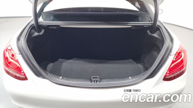 Mercedes-Benz C-Class 2018 — photo 26