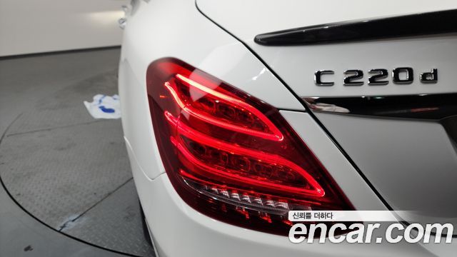 Mercedes-Benz C-Class 2018 — photo 9