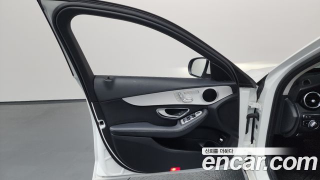Mercedes-Benz C-Class 2018 — photo 14