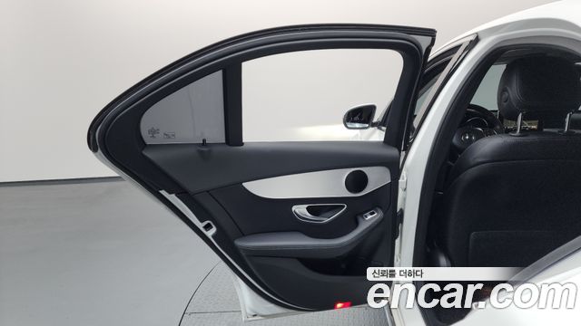 Mercedes-Benz C-Class 2018 — photo 15