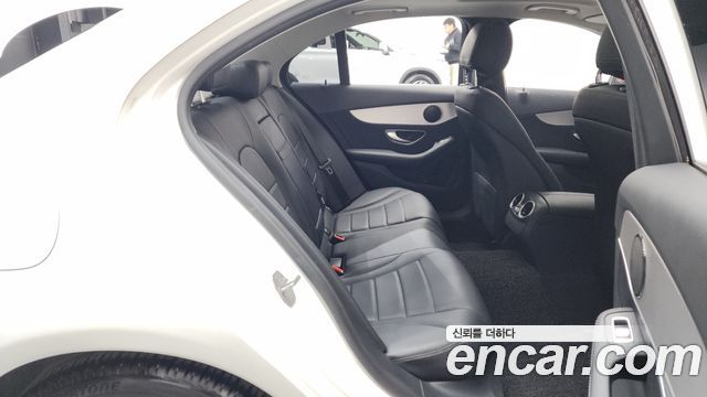 Mercedes-Benz C-Class 2018 — photo 16