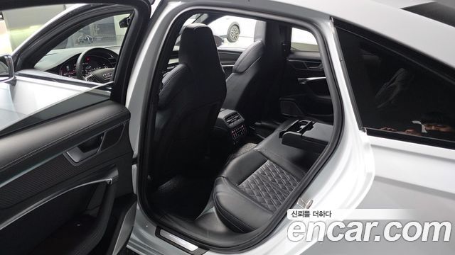 Audi S6 2022 — photo 11