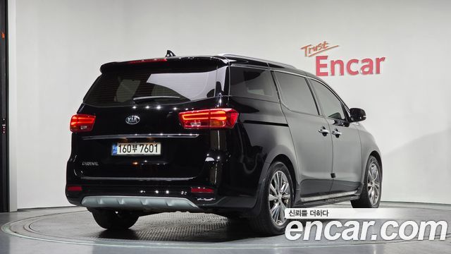 Kia Canival 2020 — photo 2