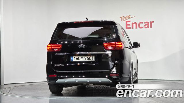 Kia Canival 2020 — photo 4