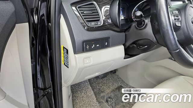 Kia Canival 2020 — photo 17