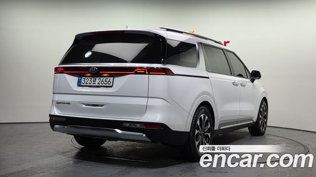 Kia Canival 2021 — photo 2