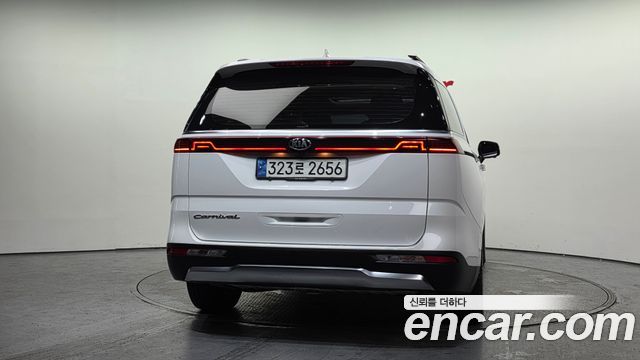 Kia Canival 2021 — photo 4