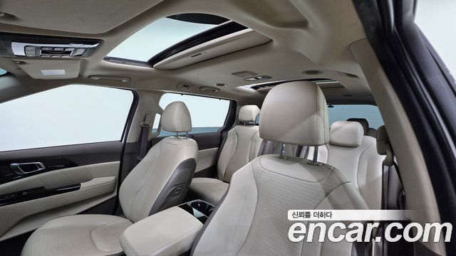 Kia Canival 2021 — photo 17