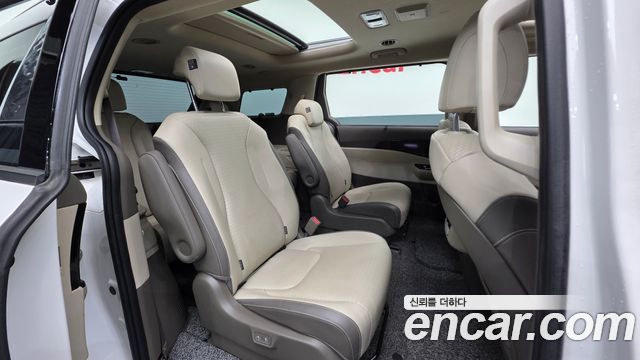 Kia Canival 2021 — photo 25