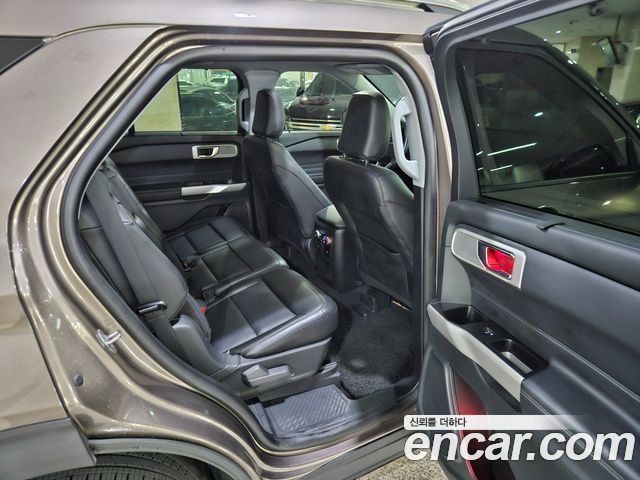 Ford Explorer 2021 — photo 8
