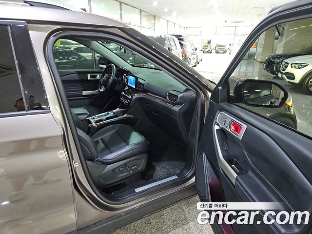 Ford Explorer 2021 — photo 9