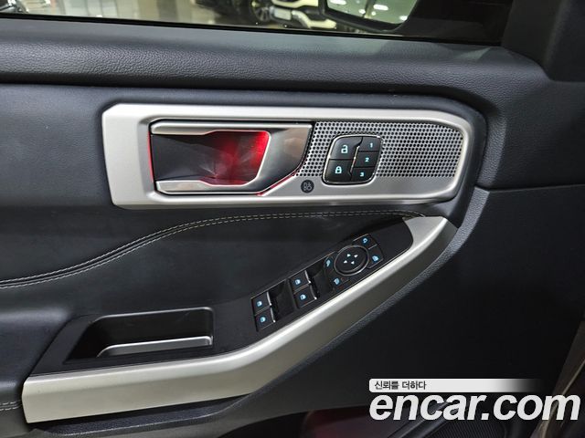 Ford Explorer 2021 — photo 11