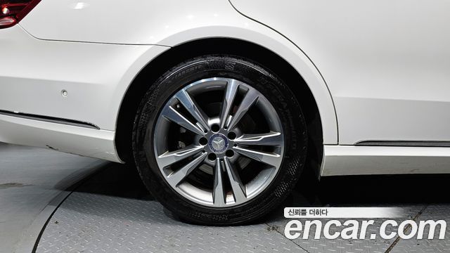 Mercedes-Benz E-Class 2014 — photo 5