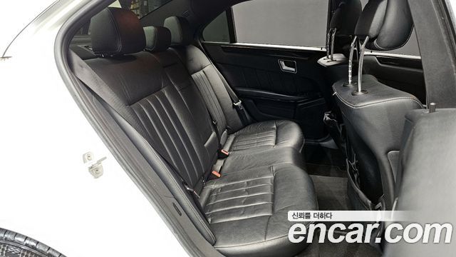 Mercedes-Benz E-Class 2014 — photo 11