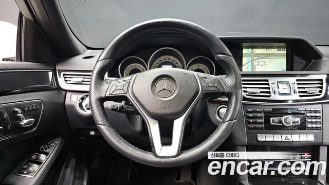 Mercedes-Benz E-Class 2014 — photo 12