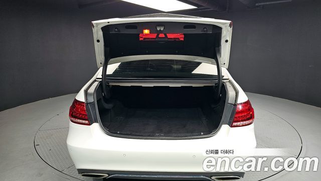 Mercedes-Benz E-Class 2014 — photo 20