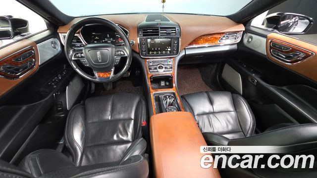Lincoln Continental 2017 — photo 10