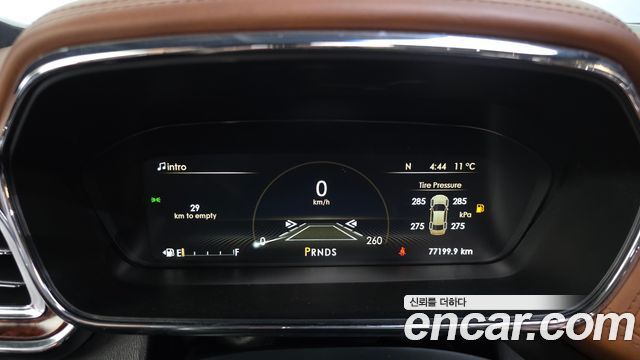 Lincoln Continental 2017 — photo 11