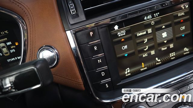 Lincoln Continental 2017 — photo 12