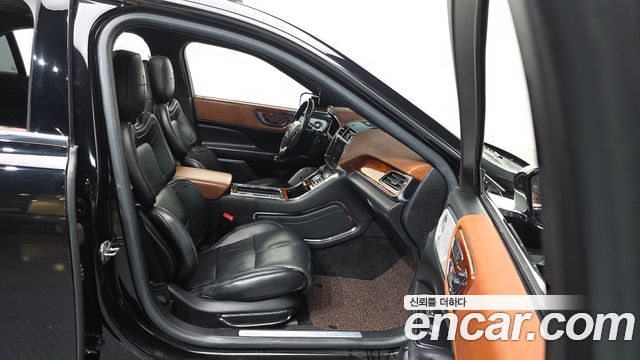 Lincoln Continental 2017 — photo 17
