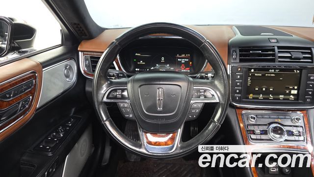 Lincoln Continental 2017 — photo 19