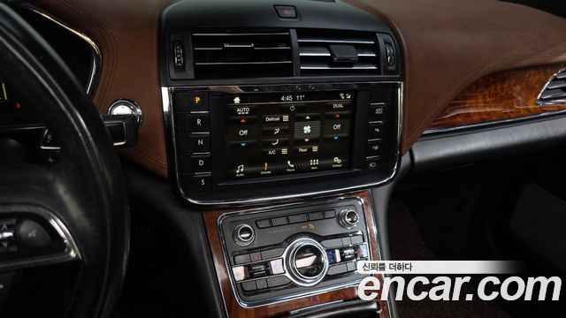 Lincoln Continental 2017 — photo 20