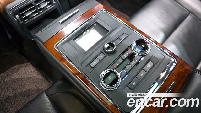Lincoln Continental 2017 — photo 24