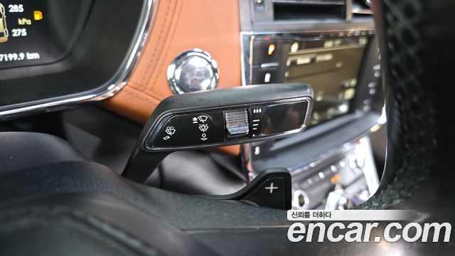 Lincoln Continental 2017 — photo 28