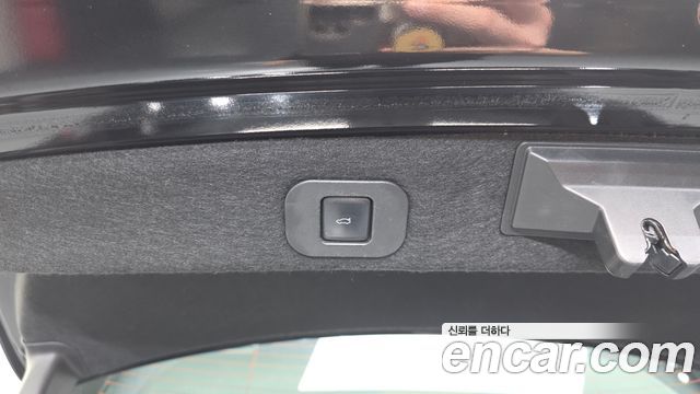 Lincoln Continental 2017 — photo 35