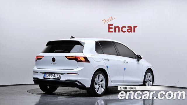 Volkswagen Golf 2025 — photo 2