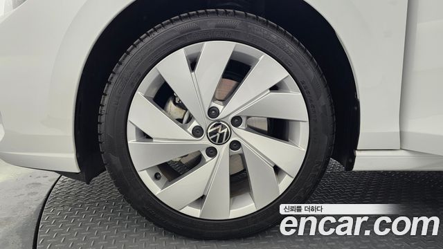 Volkswagen Golf 2025 — photo 5