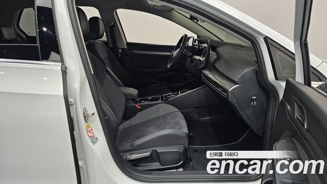 Volkswagen Golf 2025 — photo 17