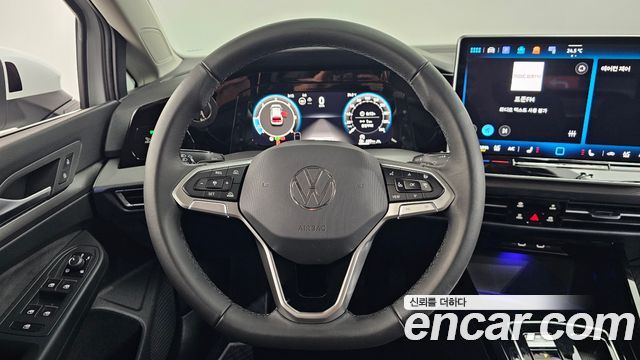 Volkswagen Golf 2025 — photo 18