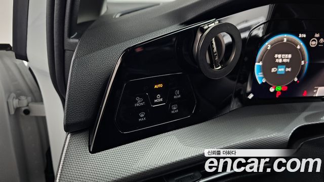 Volkswagen Golf 2025 — photo 19