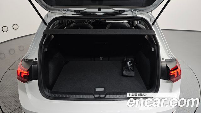 Volkswagen Golf 2025 — photo 26
