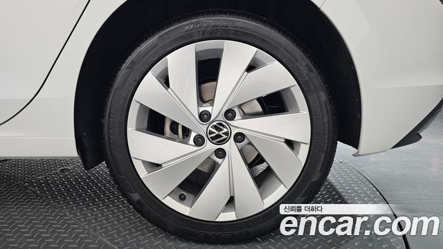 Volkswagen Golf 2025 — photo 7