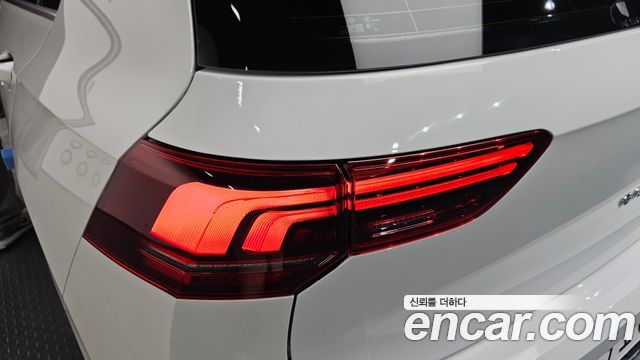 Volkswagen Golf 2025 — photo 9