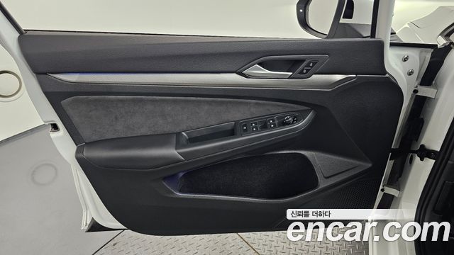 Volkswagen Golf 2025 — photo 14