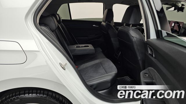Volkswagen Golf 2025 — photo 16
