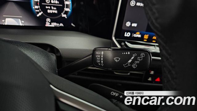 Volkswagen Golf 2025 — photo 31