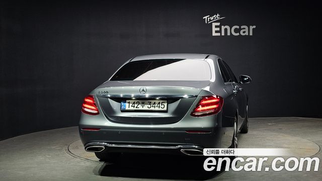 Mercedes-Benz E-Class 2019 — photo 4
