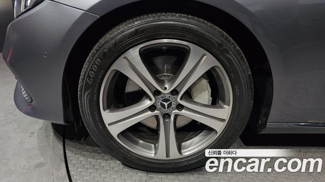 Mercedes-Benz E-Class 2019 — photo 5