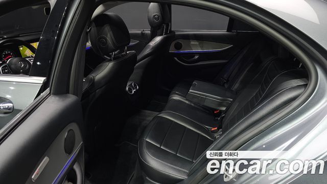 Mercedes-Benz E-Class 2019 — photo 12