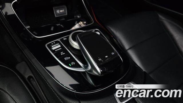 Mercedes-Benz E-Class 2019 — photo 18