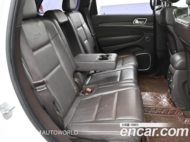 Jeep Cherokee 2018 — photo 12