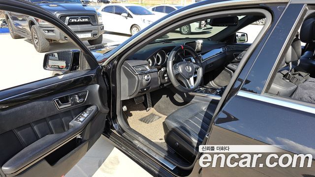 Mercedes-Benz E-Class 2014 — photo 10